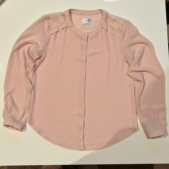 Blouse crepe fabric with lace detail, Soft pink, One Fashion by Vero Moda - Picture 2 of 6